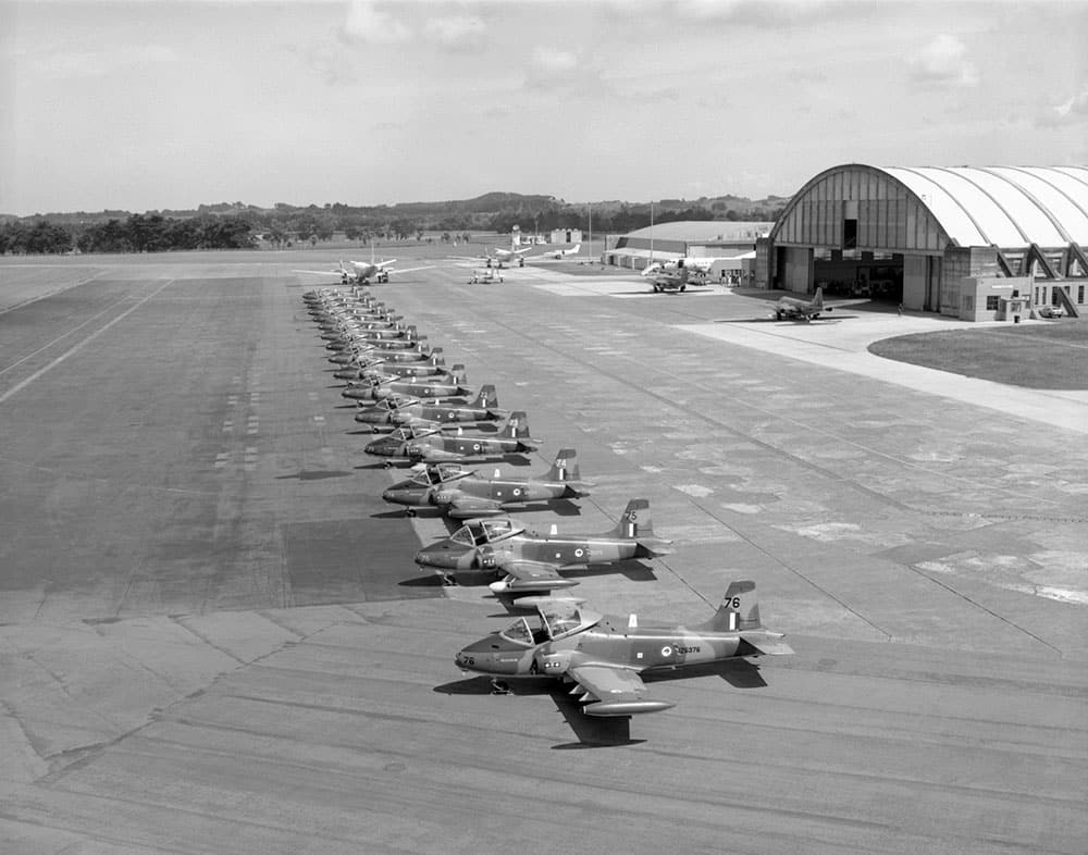A grand photo taken in 1981 of all 16 Strikemasters, NZ6361-NZ6376, on the flight line at 14 Squadron, Ohakea; but servicing delays meant insufficient aircraft were actually available to fly. Note the two Canberras outside the hangar (RAAF or RAF?), three 42 Sqn Andovers, and two Cessna 421 Golden Eagles – photo RNZAF OhG3840-81