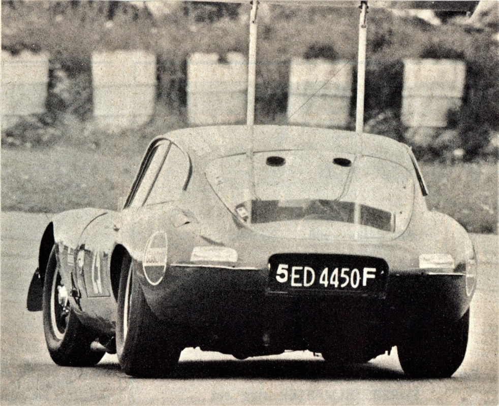 Timaru 22 Mar 70 – Scott Wiseman Jaguar E-Type – photo Motorman May 1970, page 31