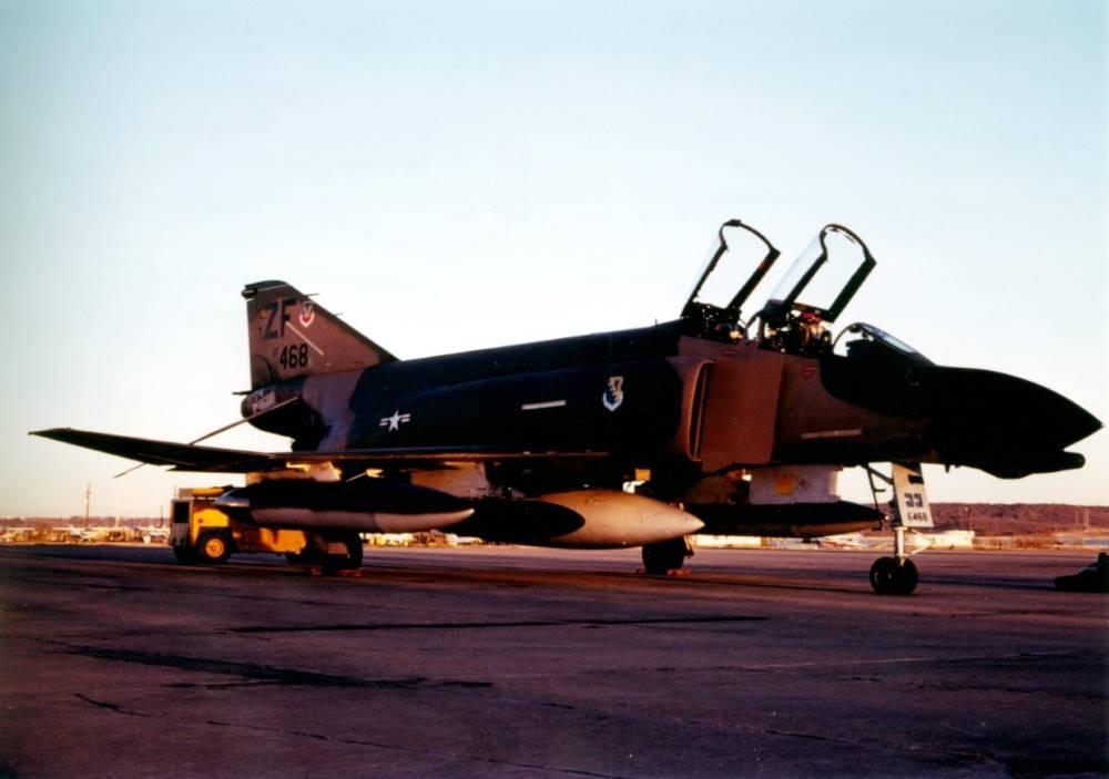 25th January 1981 F4D Phantom 66-468 fitted for ‘Cross Country’ flying with 2 x 370 gal fuel tanks and 1 x 600 gal centreline fuel tank (the white one) and one ‘travelpod’ (for crew overnight bags and fitted between the white centreline and the 370 gal tank) 308 TFS