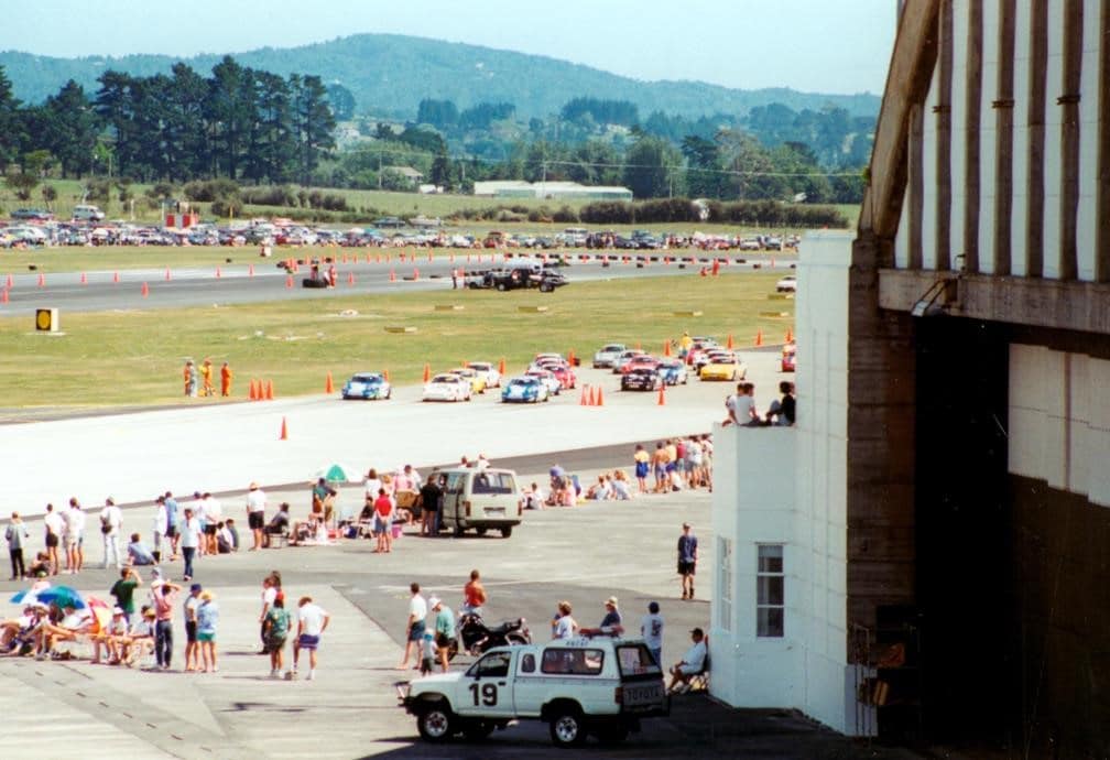 1995 Bridgestone-Porsche Club NZ race 26 Feb ‘95 –TACCOC Wings and Wheels Whenuapai photo Jim Barclay