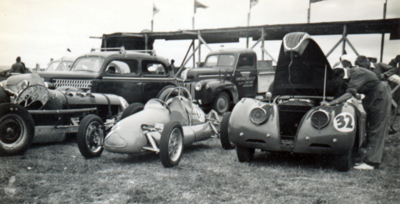 Ardmore 9 Jan 54 – from the left, #31 Don Sutherland De Soto Special, #27 Bill Lee Cooper MKVI-JAP, #32 Ray Archibald Jaguar XK120 – photo by Ross Tillson in Jim Barclay Collection