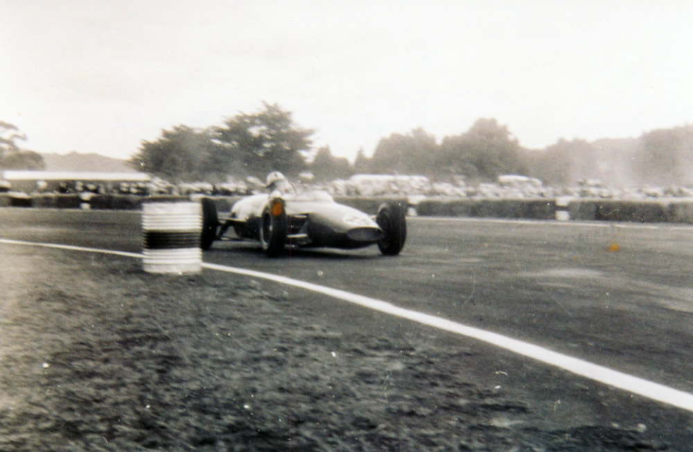 Ardmore January 1962 – Rex Flowers Gemini Mk3A-09 – photo Jack Inwood in Bruce McLaren Trust Collection