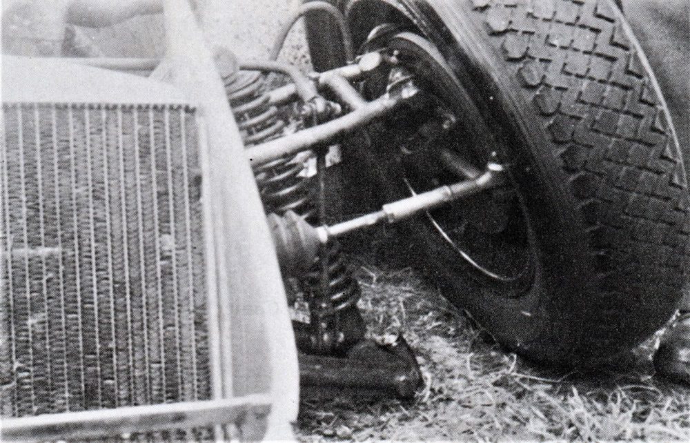 Ardmore 11 Jan 58 – Just 3 laps from the finish of the race when running 4th, Archie Scott-Brown’s Lister-Jaguar suffered a fracture of the kingpin below the hub, which in turn led to the collapse of the left-front suspension – photo Dick Barton in ‘Powered by Jaguar’ by Doug Nye, page 104