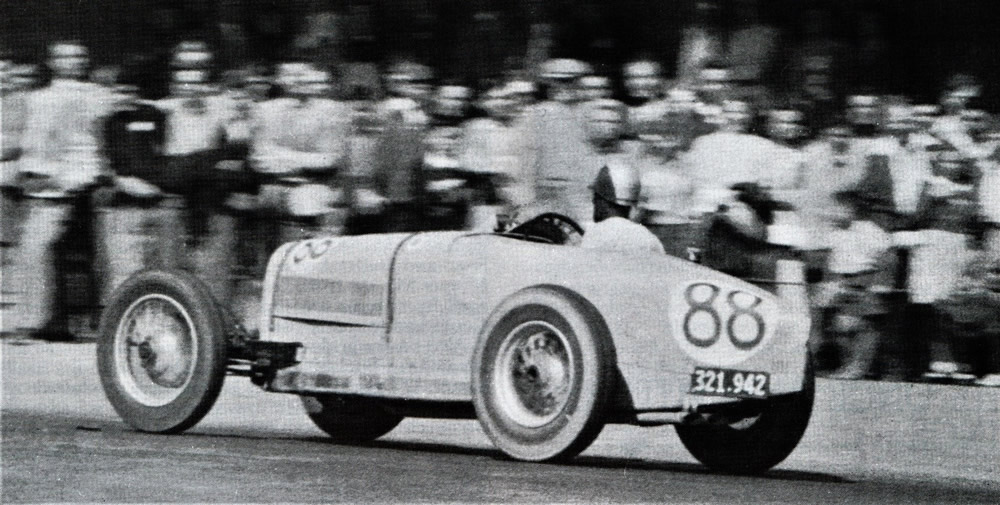 Dunedin 28 Jan 56 – Ron Roycroft Bugatti T35A Jaguar. Note the dirt on the rear wheels from the gravel section of the track! – photo ‘Racing Round the Houses’, page 23