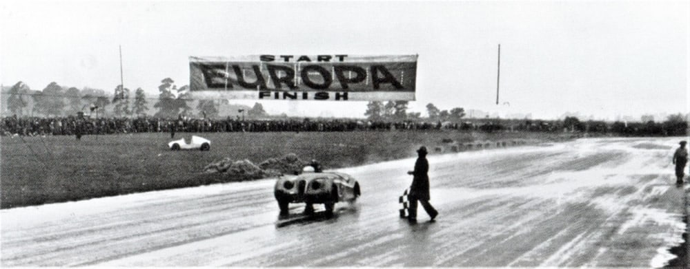 Wigram 30 Mar 51 – Ron Roycroft #10 Jaguar XK120 takes the flag in 2nd place behind Les Moore’s Alfa Romeo P3. Australian John Nind’s abandoned Cooper MkIII-JAP is in the background - photo ‘Up to Speed’