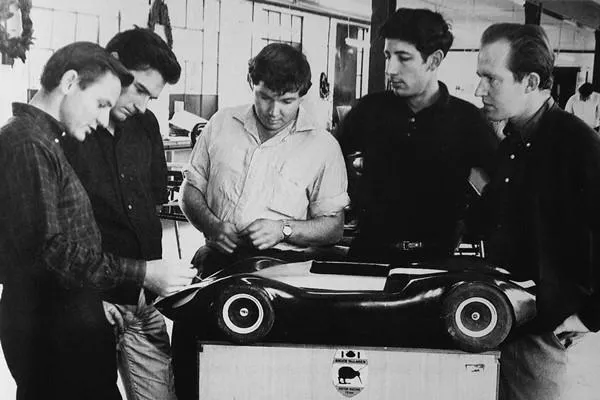 1964 – Bruce McLaren Motor Racing, L To R – Bruce McLaren, Wally Willmott, Bruce Harre, Howden Ganley, Eoin Young