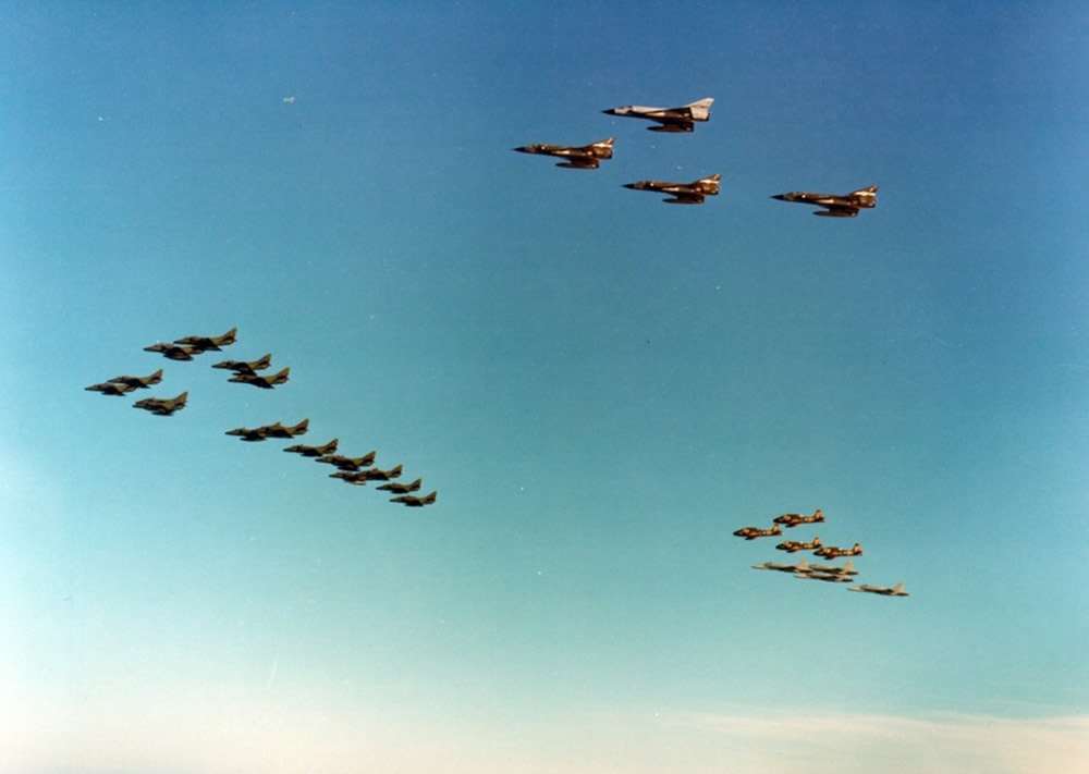 28 jet-aircraft formation 16 Skyhawks in front, 4 Mirage 111O top centre of the photo, 4 Strikemasters in the lower centre, 4 F/A18 Hornets on the far side – photo RNZAF C264/876 8 Apr 87