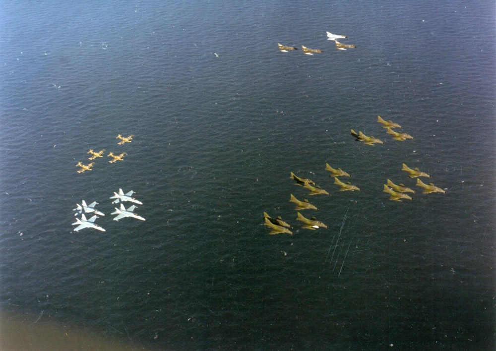 28 jet-aircraft formation - 16 A4 Skyhawks leading 4 grey RAAF F/A 18 Hornets, 4 RAAF Mirage IIIO and 4 Strikemasters in rear – photo RNZAF C253/87 8 Apr 87