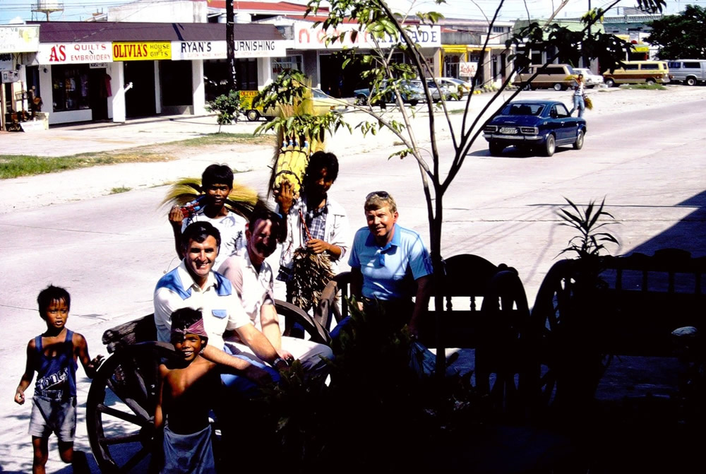 Local Angeles City young boys with Wg Cdr Jim Barclay and Sqn Ldr John Bates in the spoke-wheeled cart, and Maj John Davis USAF, 75 Sqn exchange officer, in the light blue shirt – photo Jim Barclay