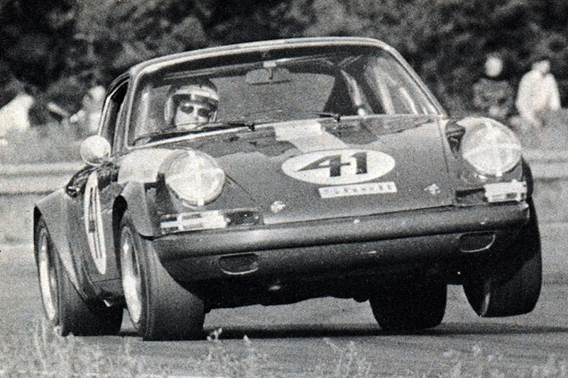 Jim Palmer Porsche 911S - 1st place BNSW Saloon Car Race - Ruapuna 31 May 1971