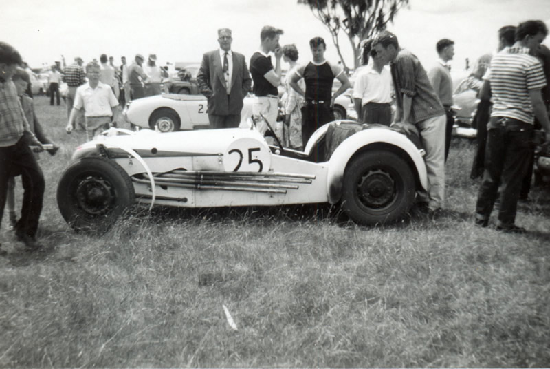 Levin 26th November 1960 – the first race meeting for Rex Flowers in his Lotus 6 Ford 10 1098cc – Photo by Jim Barclay