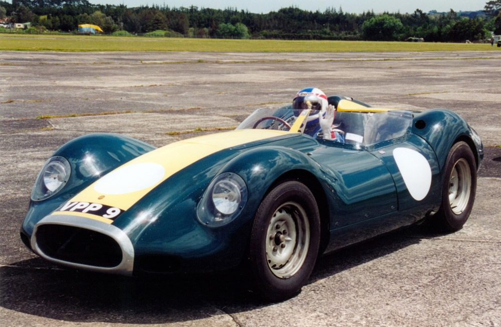1996 Whenuapai HRSCC Track day 20th October – Clive Gott’s replica of the 1958 Lister-Jaguar VPP 9 that Archie Scott-Brown was killed in at Spa on 19 May 1958 – photo Jim Barclay