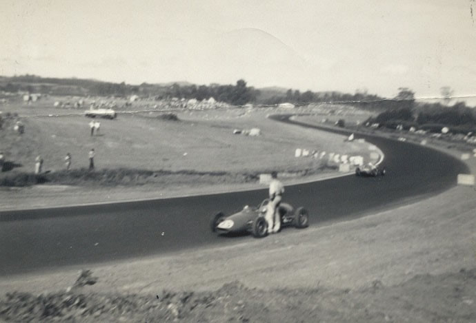 Pukekohe 5th January 1963 – Rex Flowers waits on the hill at Rothmans Curve for the end of the race