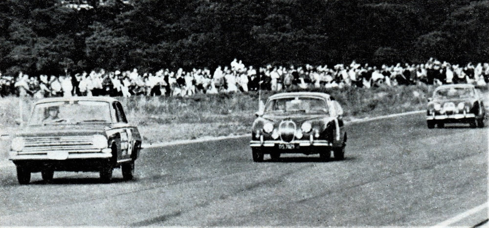 Ruapuna Park 15 Apr 67 – McPhail in his Vauxhall PB Velox, leads Ernie Sprague and Ian Dow in their Jaguar Mk2 3.8s – photo Robin Curtis in Motorman magazine Jun 67, page 30