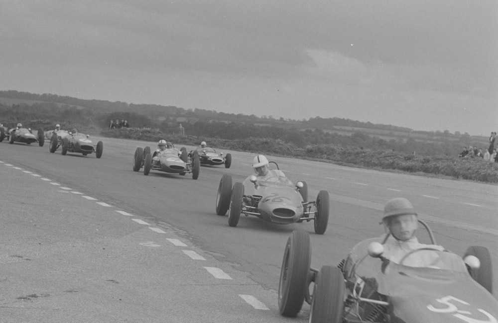 Snetterton 8th October 1961 - #52 Bill Moss Gemini Mk3A-09 Ford 1097cc leading #26 Count Ouvarott Ausper-Ford 1097cc; #4 Frank Gardner Lotus 20 Ford 997cc; to right of Gardner is #19 John Rhodes Cooper T56 BMC 994cc, behind Gardner is #7 P Fulcher Lotus 18 Ford 997cc – photo Geo Phillips Collection Revs Institute – REUS_2006_001Phil-1961-B1-54.0