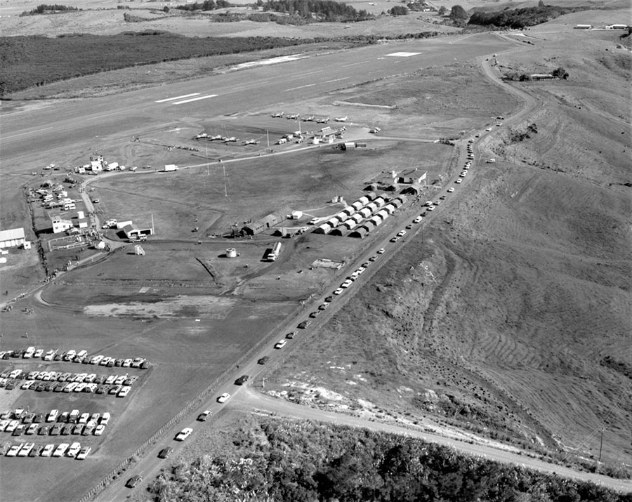 Sunday 24 Apr 83 – A line of cars heading for the carpark before the 14 Sqn Open Day at Kaitaia airfield. The 14 Sqn tented camp can be seen in the centre, with two lines of 4 Strikemasters parked in the centre top of the photo near the sealed runway 12/30 beyond them – photo RNZAF OhG779-83