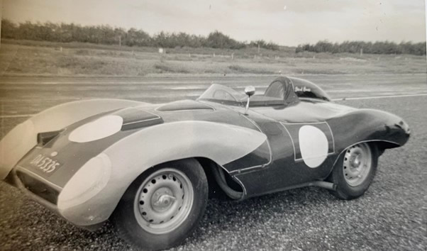 Teretonga June 1965 – Brent Hawes Tojeiro Jaguar – photo via Phil Benvin