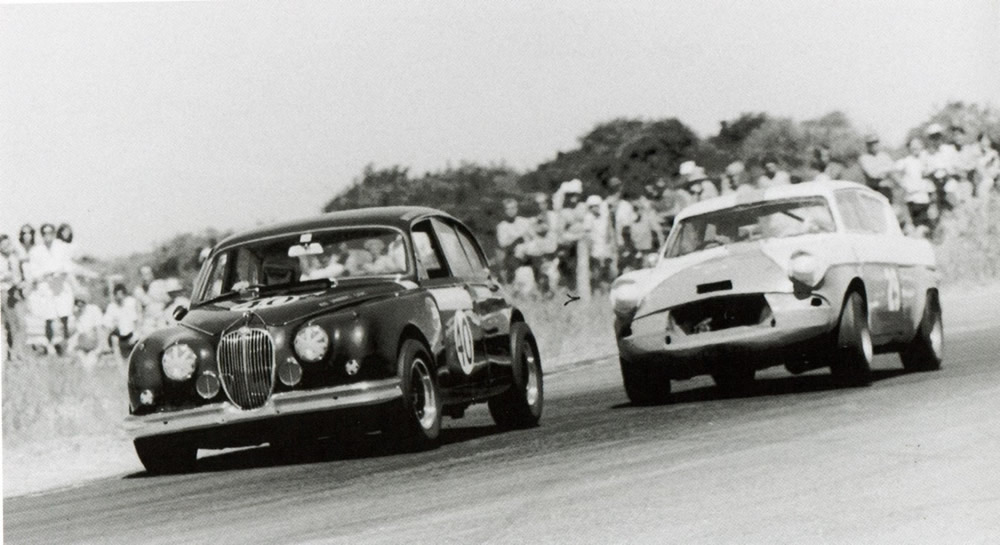 Teretonga 24 Jan 71 - #40 Dave Silcock Jaguar Mk 2 3.8, leads #29 Henry Hammond Ford Anglia – photo by Bill Pottinger in his book ‘Tasman Series Memoirs 1968-1971’