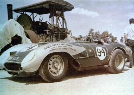 Ruapuna (?) 1966 – Brent Hawes Tojeiro Jaguar now with wide rear tyres and rims – photo via Phil Benvin