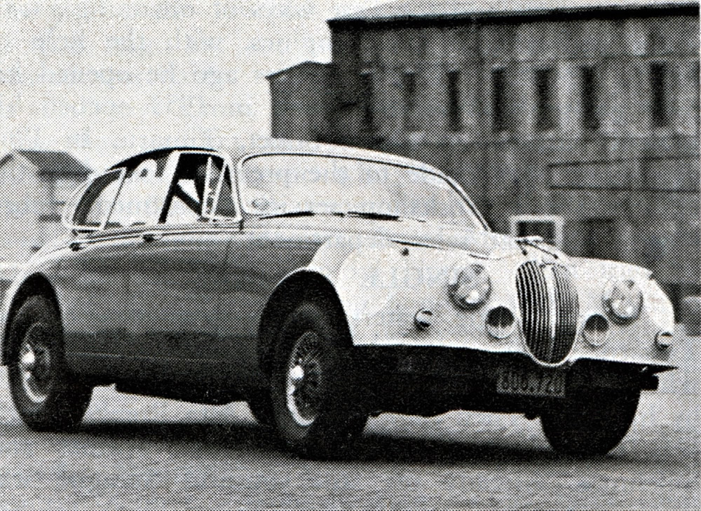 Wigram 18 Jan 64 - #8 Ray Archibald Jaguar Mk2 3.8 without a front bumper – photo Motorman March 1964